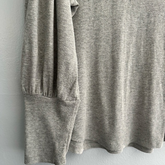 AVA & VIV Gray Long Sleeve Blouse with Large Cuffs - Picture 2 of 6